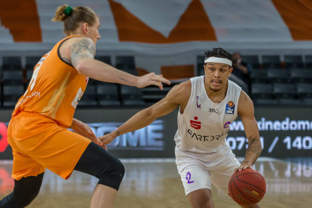 性的比赛中 性的比赛中